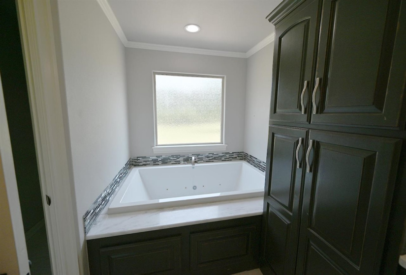 4 Bedrooms Bedrooms, 0 ,3 BathroomsBathrooms,Residential,Single Family,Chateau,1.5,132674