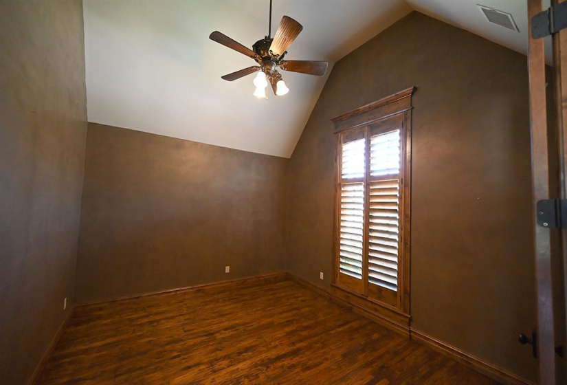 4 Bedrooms Bedrooms, 0 ,3 BathroomsBathrooms,Residential,Single Family,Chateau,1.5,132674