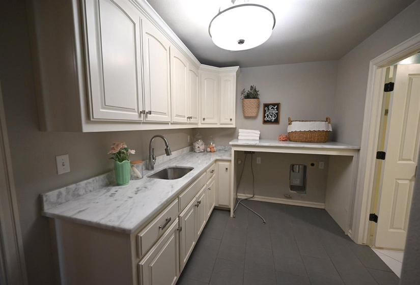 4 Bedrooms Bedrooms, 0 ,3 BathroomsBathrooms,Residential,Single Family,Chateau,1.5,132674