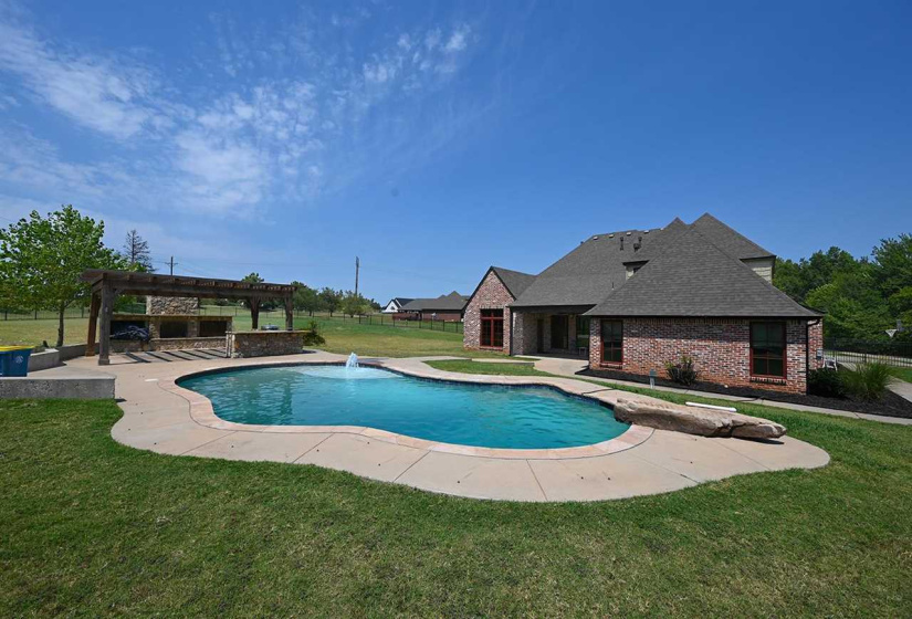 4 Bedrooms Bedrooms, 0 ,3 BathroomsBathrooms,Residential,Single Family,Chateau,1.5,132674