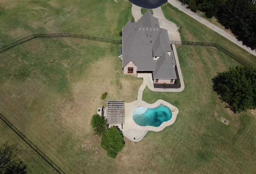 4 Bedrooms Bedrooms, 0 ,3 BathroomsBathrooms,Residential,Single Family,Chateau,1.5,132674