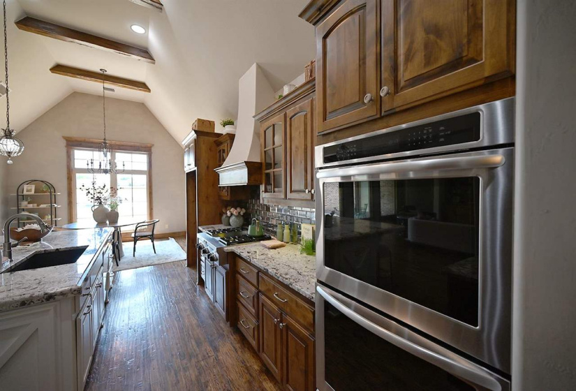 4 Bedrooms Bedrooms, 0 ,3 BathroomsBathrooms,Residential,Single Family,Chateau,1.5,132674