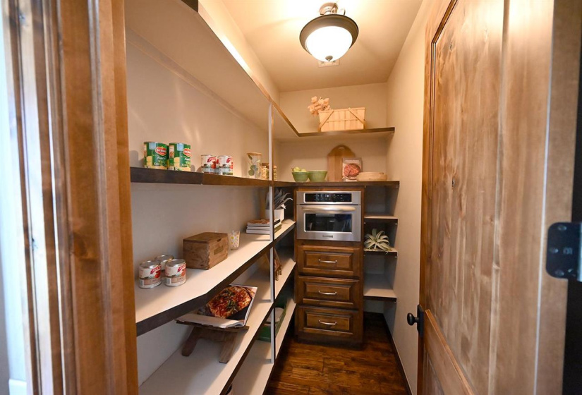 4 Bedrooms Bedrooms, 0 ,3 BathroomsBathrooms,Residential,Single Family,Chateau,1.5,132674