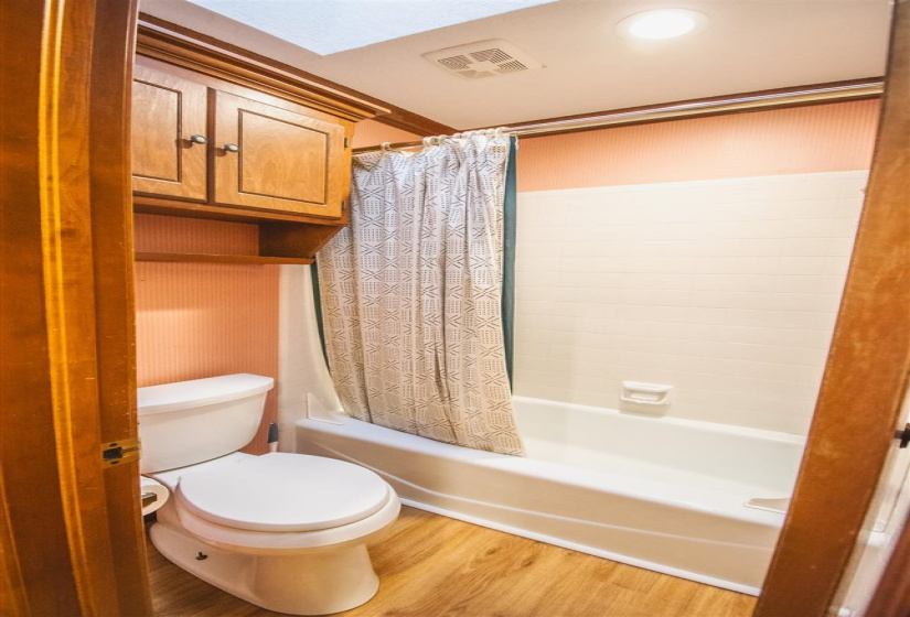 4 Bedrooms Bedrooms, 0 ,2 BathroomsBathrooms,Residential,Single Family,12th,1,132676