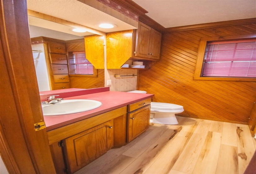 4 Bedrooms Bedrooms, 0 ,2 BathroomsBathrooms,Residential,Single Family,12th,1,132676