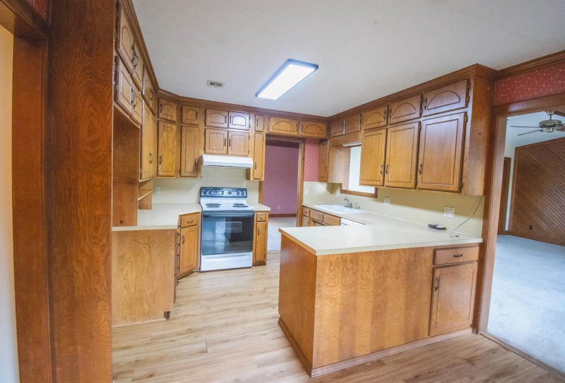 4 Bedrooms Bedrooms, 0 ,2 BathroomsBathrooms,Residential,Single Family,12th,1,132676