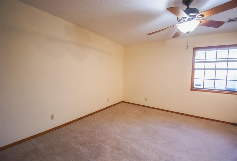 4 Bedrooms Bedrooms, 0 ,2 BathroomsBathrooms,Residential,Single Family,12th,1,132676