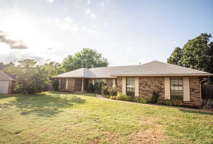 4 Bedrooms Bedrooms, 0 ,2 BathroomsBathrooms,Residential,Single Family,12th,1,132676