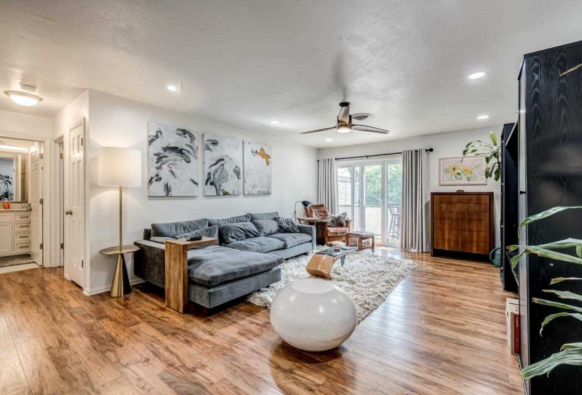 2 Bedrooms Bedrooms, 0 ,2 BathroomsBathrooms,Residential,Condominium/townhouse,Brentwood,1,132688
