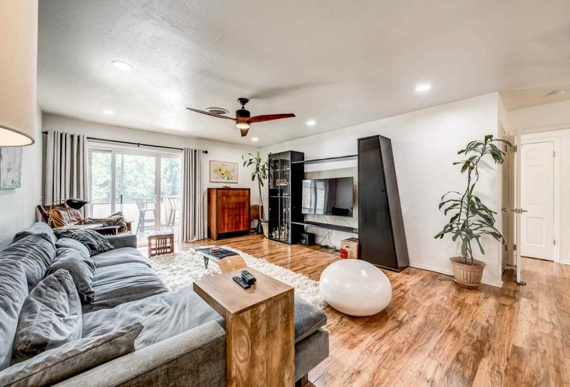 2 Bedrooms Bedrooms, 0 ,2 BathroomsBathrooms,Residential,Condominium/townhouse,Brentwood,1,132688