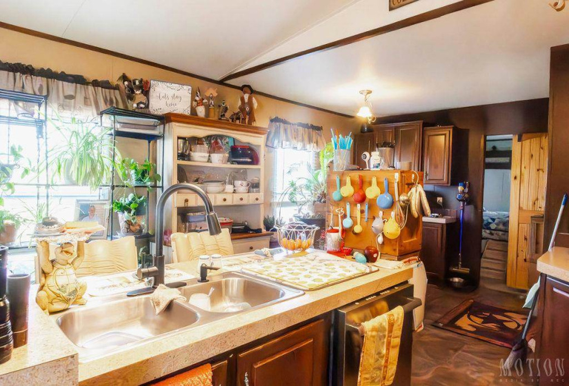 3 Bedrooms Bedrooms, 0 ,2 BathroomsBathrooms,Residential,Single Family,Cox,1,132691