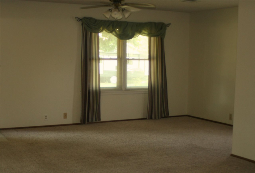3 Bedrooms Bedrooms, 0 ,2 BathroomsBathrooms,Residential,Single Family,6th,1,132693