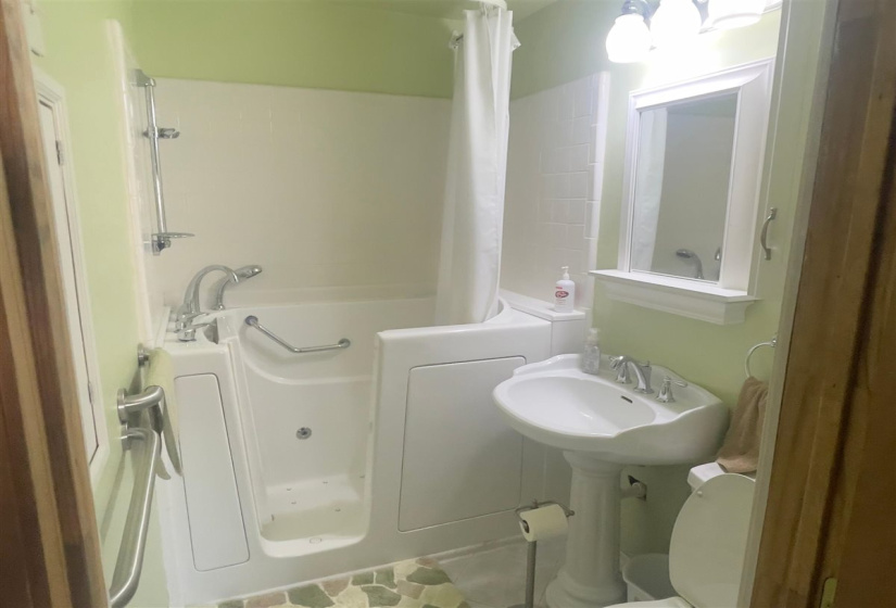 3 Bedrooms Bedrooms, 0 ,2 BathroomsBathrooms,Residential,Single Family,6th,1,132693