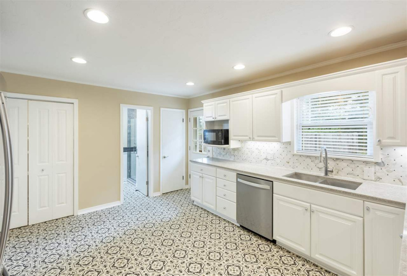 3 Bedrooms Bedrooms, 0 ,2 BathroomsBathrooms,Residential,Single Family,Skyline,1,132695