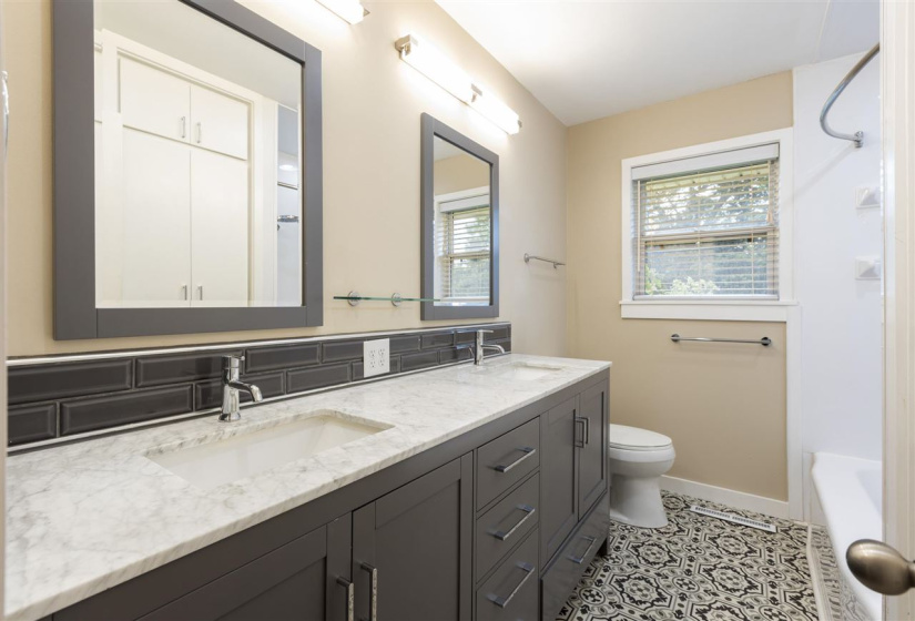 3 Bedrooms Bedrooms, 0 ,2 BathroomsBathrooms,Residential,Single Family,Skyline,1,132695