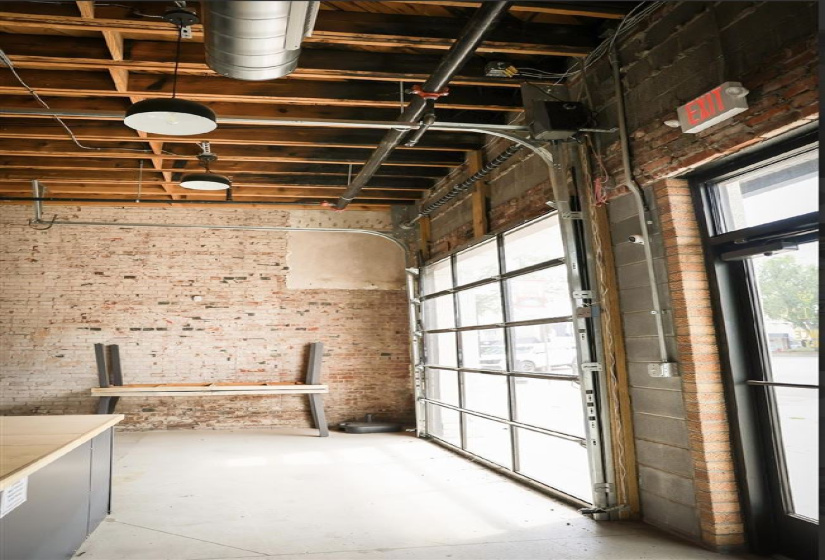 0 , 0 ,11 BathroomsBathrooms,Commercial/industrial,Commercial,Main,15,132702
