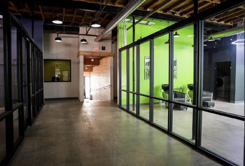 0 , 0 ,11 BathroomsBathrooms,Commercial/industrial,Commercial,Main,15,132702