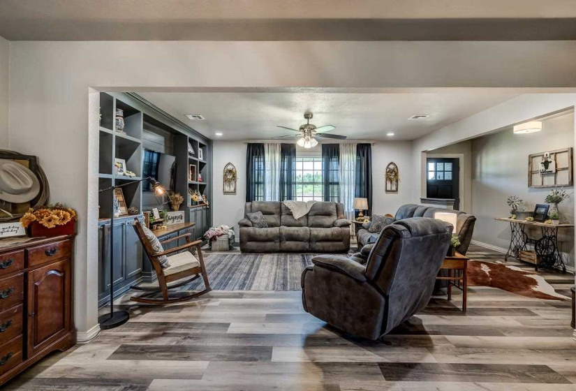 4 Bedrooms Bedrooms, 0 ,2 BathroomsBathrooms,Residential,Single Family,Lakeview,1,132703