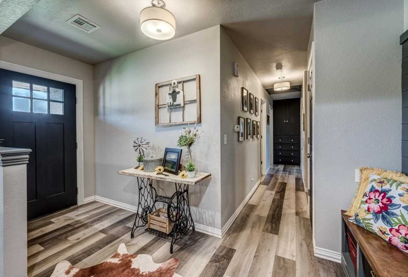 4 Bedrooms Bedrooms, 0 ,2 BathroomsBathrooms,Residential,Single Family,Lakeview,1,132703