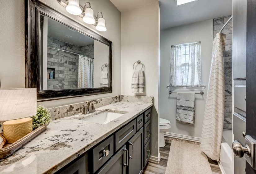 4 Bedrooms Bedrooms, 0 ,2 BathroomsBathrooms,Residential,Single Family,Lakeview,1,132703