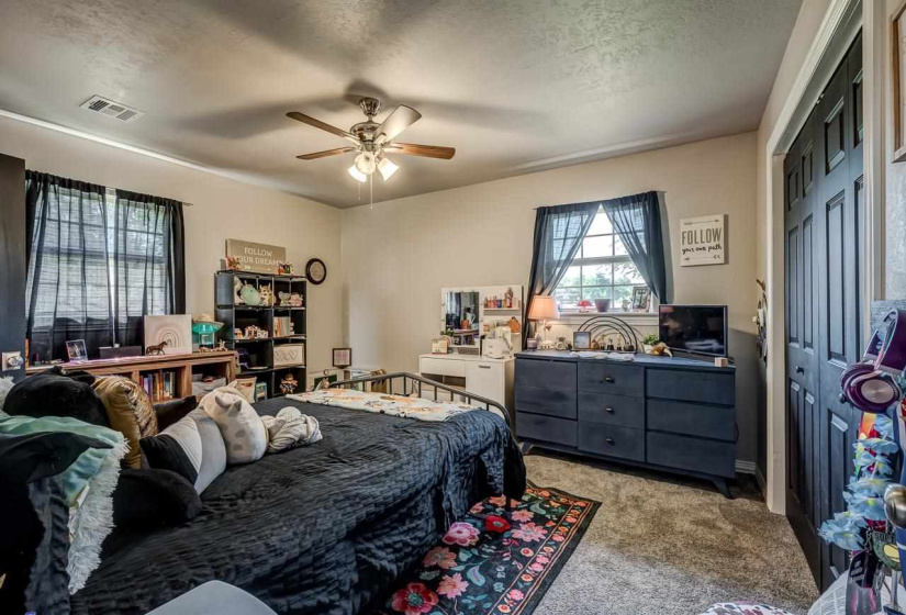 4 Bedrooms Bedrooms, 0 ,2 BathroomsBathrooms,Residential,Single Family,Lakeview,1,132703