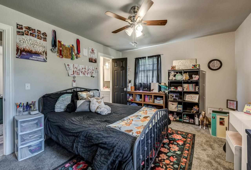 4 Bedrooms Bedrooms, 0 ,2 BathroomsBathrooms,Residential,Single Family,Lakeview,1,132703