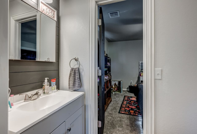 4 Bedrooms Bedrooms, 0 ,2 BathroomsBathrooms,Residential,Single Family,Lakeview,1,132703
