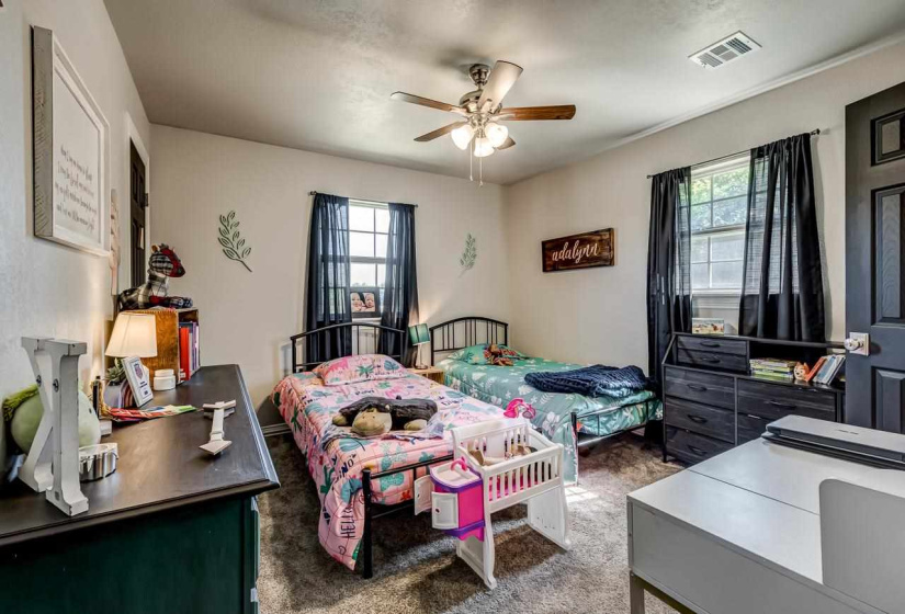 4 Bedrooms Bedrooms, 0 ,2 BathroomsBathrooms,Residential,Single Family,Lakeview,1,132703