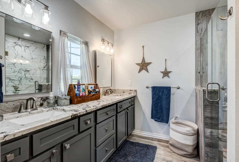 4 Bedrooms Bedrooms, 0 ,2 BathroomsBathrooms,Residential,Single Family,Lakeview,1,132703