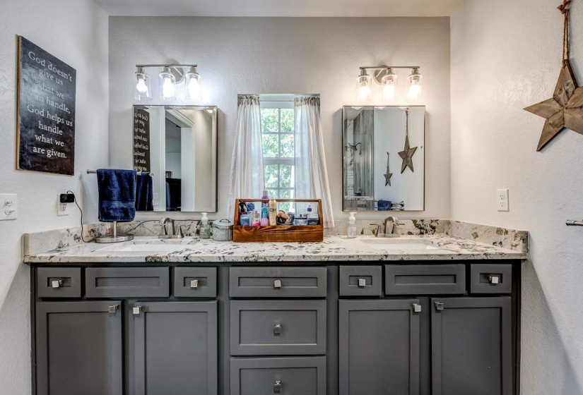 4 Bedrooms Bedrooms, 0 ,2 BathroomsBathrooms,Residential,Single Family,Lakeview,1,132703