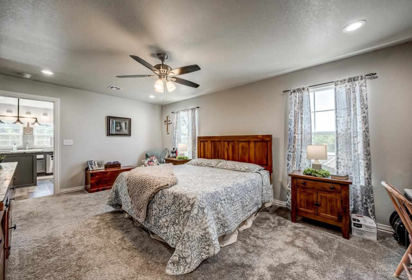 4 Bedrooms Bedrooms, 0 ,2 BathroomsBathrooms,Residential,Single Family,Lakeview,1,132703
