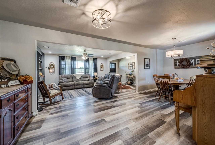 4 Bedrooms Bedrooms, 0 ,2 BathroomsBathrooms,Residential,Single Family,Lakeview,1,132703