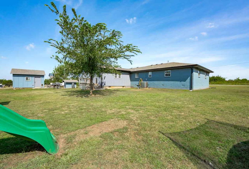 4 Bedrooms Bedrooms, 0 ,2 BathroomsBathrooms,Residential,Single Family,Lakeview,1,132703