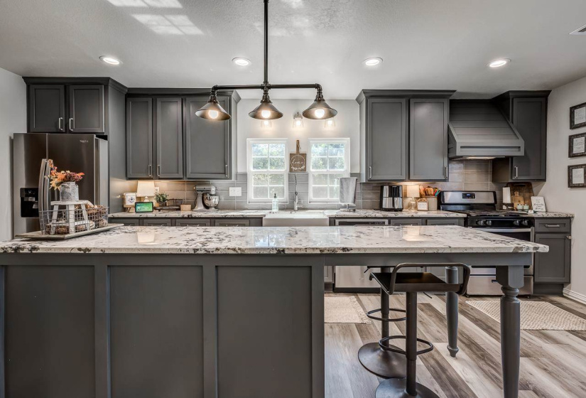 4 Bedrooms Bedrooms, 0 ,2 BathroomsBathrooms,Residential,Single Family,Lakeview,1,132703