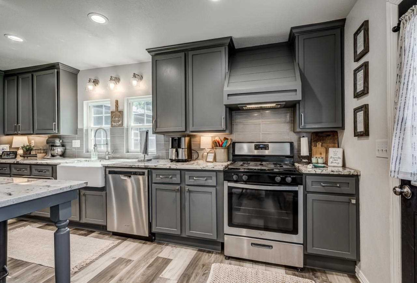 4 Bedrooms Bedrooms, 0 ,2 BathroomsBathrooms,Residential,Single Family,Lakeview,1,132703