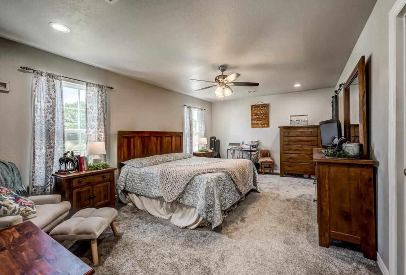 4 Bedrooms Bedrooms, 0 ,2 BathroomsBathrooms,Residential,Single Family,Lakeview,1,132703