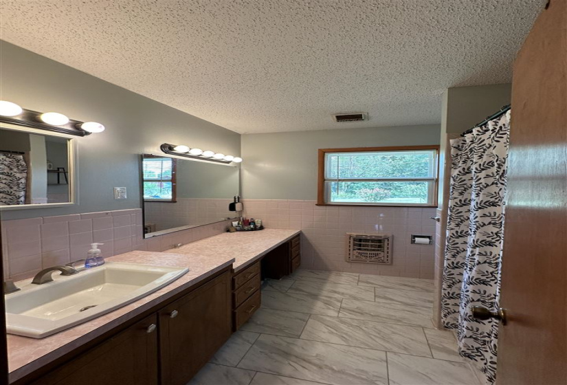 2 Bedrooms Bedrooms, 0 ,1 BathroomBathrooms,Residential,Single Family,Hillcrest,1,132720