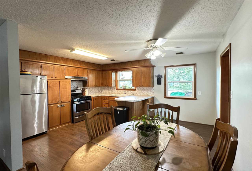 2 Bedrooms Bedrooms, 0 ,1 BathroomBathrooms,Residential,Single Family,Hillcrest,1,132720