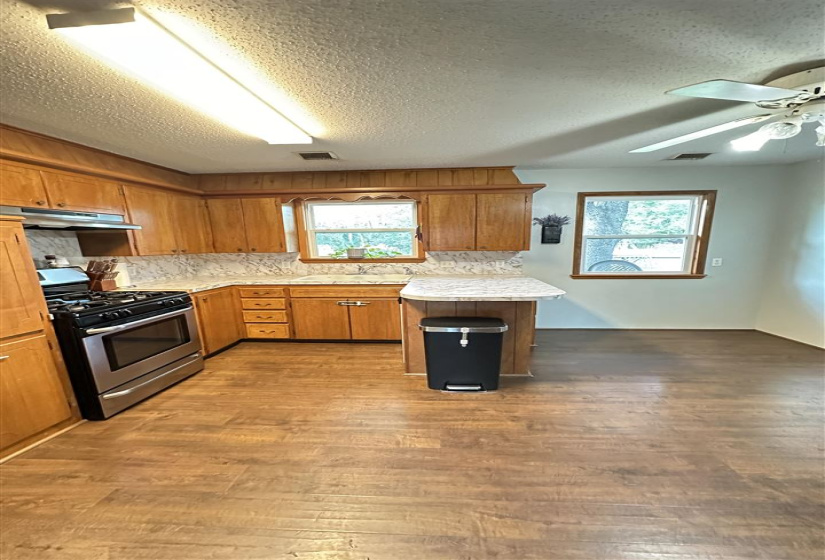 2 Bedrooms Bedrooms, 0 ,1 BathroomBathrooms,Residential,Single Family,Hillcrest,1,132720