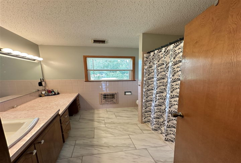 2 Bedrooms Bedrooms, 0 ,1 BathroomBathrooms,Residential,Single Family,Hillcrest,1,132720