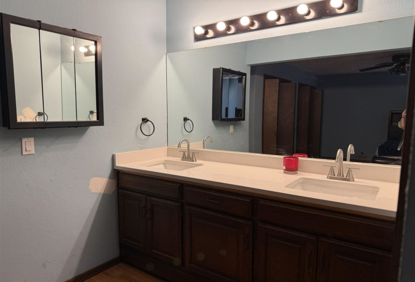 3 Bedrooms Bedrooms, 0 ,2 BathroomsBathrooms,Residential,Single Family,Surrey,1,132721