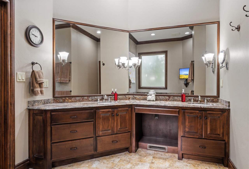 5 Bedrooms Bedrooms, 0 ,4 BathroomsBathrooms,Residential,Single Family,Range,1.5,132722