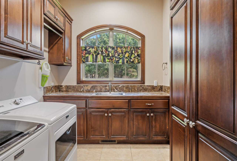 5 Bedrooms Bedrooms, 0 ,4 BathroomsBathrooms,Residential,Single Family,Range,1.5,132722