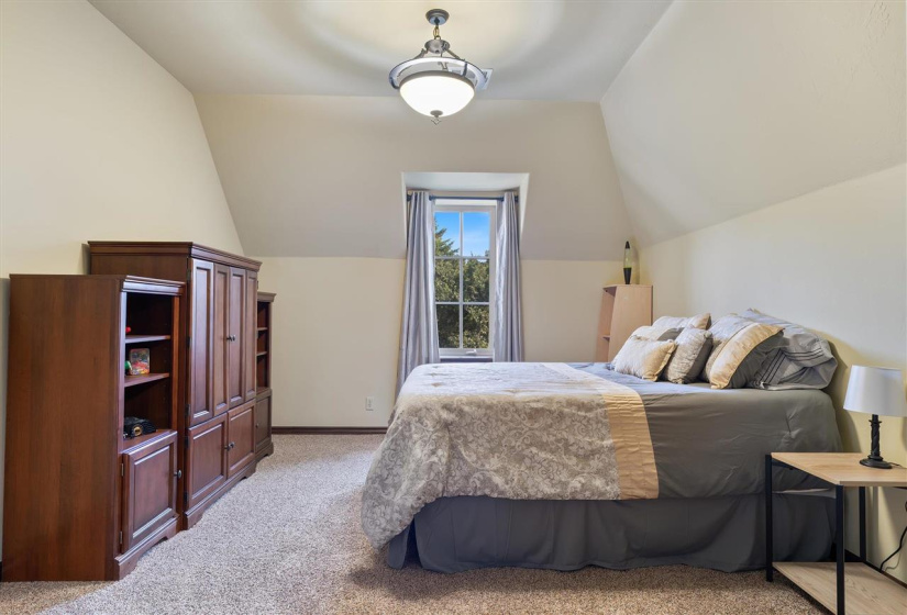 5 Bedrooms Bedrooms, 0 ,4 BathroomsBathrooms,Residential,Single Family,Range,1.5,132722
