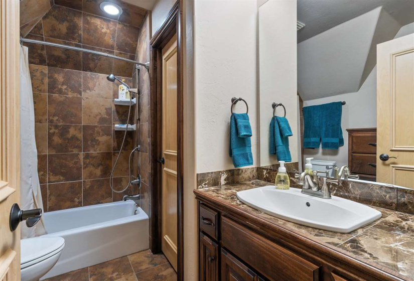 5 Bedrooms Bedrooms, 0 ,4 BathroomsBathrooms,Residential,Single Family,Range,1.5,132722
