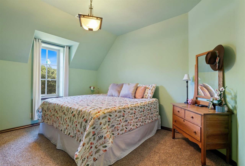 5 Bedrooms Bedrooms, 0 ,4 BathroomsBathrooms,Residential,Single Family,Range,1.5,132722