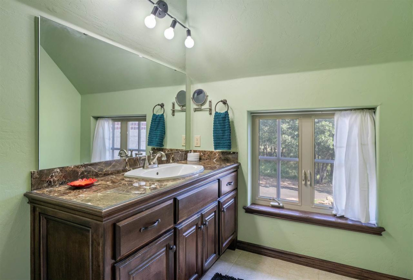 5 Bedrooms Bedrooms, 0 ,4 BathroomsBathrooms,Residential,Single Family,Range,1.5,132722