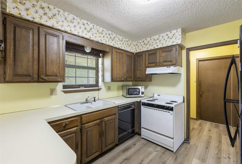 3 Bedrooms Bedrooms, 0 ,2 BathroomsBathrooms,Residential,Single Family,Husband,1,132725