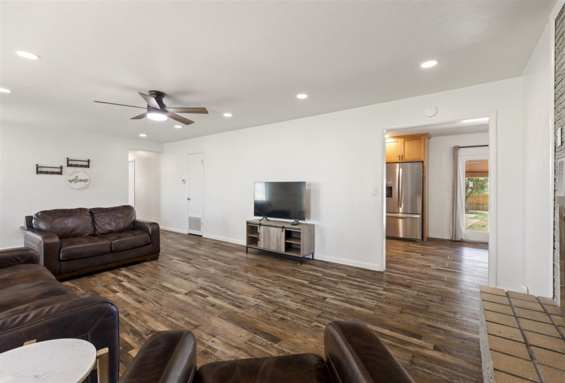 3 Bedrooms Bedrooms, 0 ,2 BathroomsBathrooms,Residential,Single Family,Frontier,1,132727