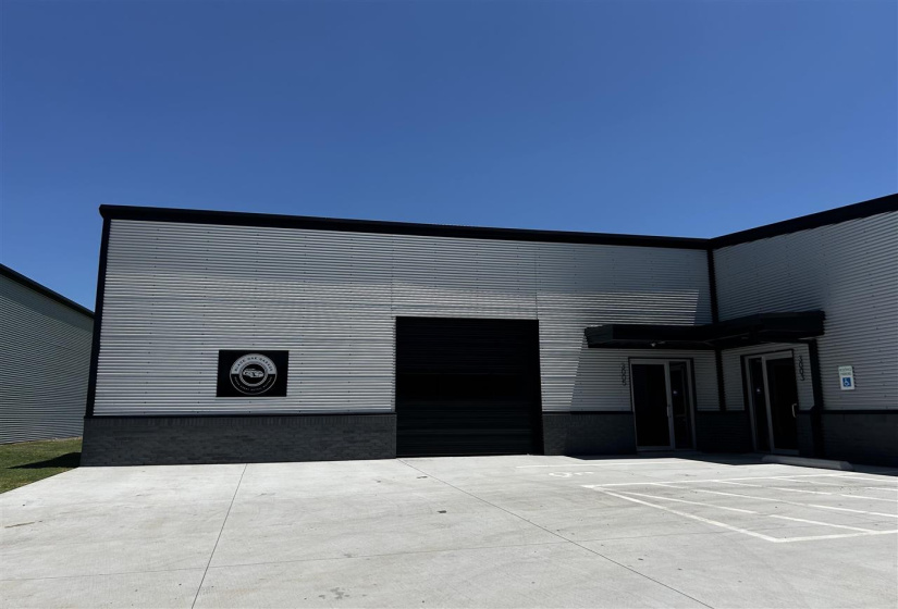 0 , 0 ,11 BathroomsBathrooms,Commercial/industrial,Industrial,Park,1,130717